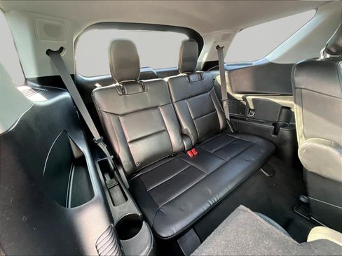 Used 2021 Ford Explorer Limited w/ Equipment Group 301A AWD/4WD image 26