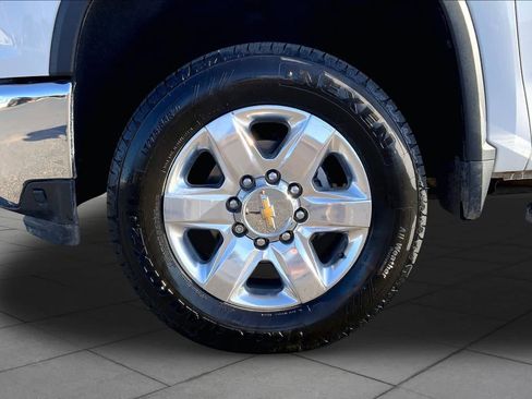 Used 2022 Chevrolet Silverado 2500 LTZ w/ LTZ Convenience Package AWD/4WD image 12