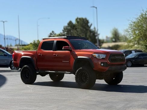 Used 2016 Toyota Tacoma TRD Off-Road w/ Towing Package AWD/4WD image 3