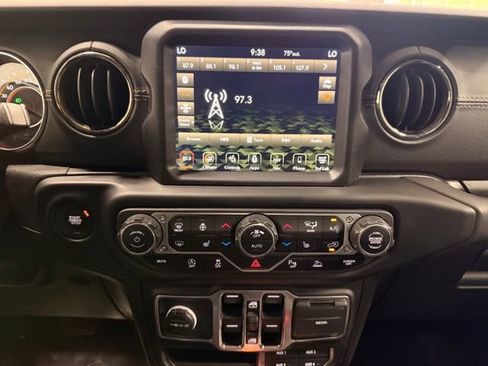 Used 2021 Jeep Gladiator Overland AWD/4WD image 32