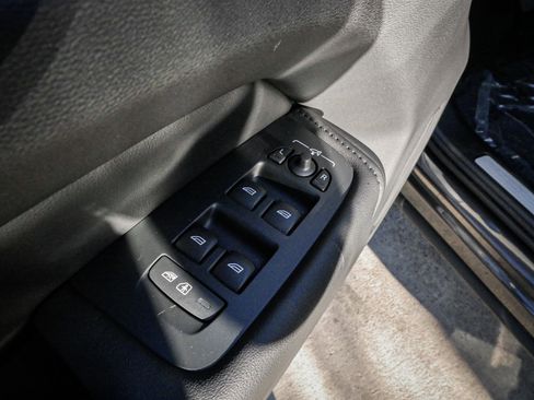 Used 2025 Volvo XC60 B5 Plus image 15