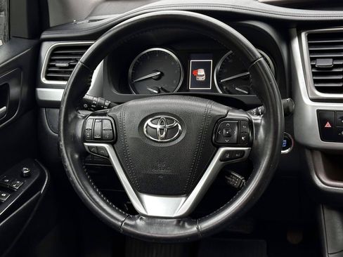 Used 2018 Toyota Highlander XLE AWD/4WD image 20