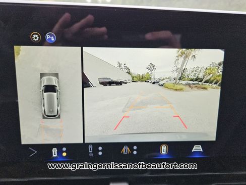 Used 2025 Chevrolet Equinox LT w/ Safety and Technology Package image 9