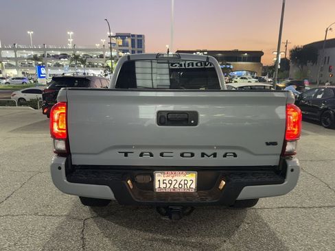 Used 2019 Toyota Tacoma TRD Off-Road image 17