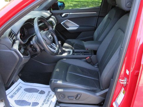 Used 2023 Audi Q3 2.0T Premium w/ Convenience Package image 9