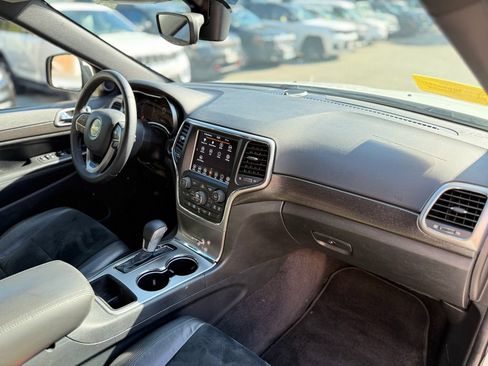 Used 2018 Jeep Grand Cherokee Altitude AWD/4WD image 17