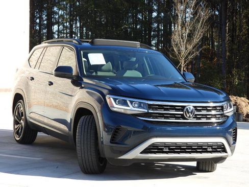 Used 2023 Volkswagen Atlas SE w/ Technology Package w/ Panoramic Sunroof Package image 7