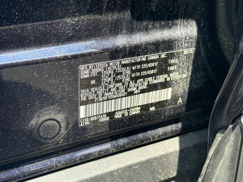 Used 2025 Toyota RAV4 XLE FWD image 30
