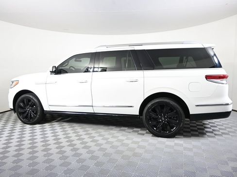 Used 2024 Lincoln Navigator L Reserve w/ Equipment Group 201A AWD/4WD image 3