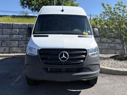 Used 2024 Mercedes-Benz Sprinter 2500 image 2