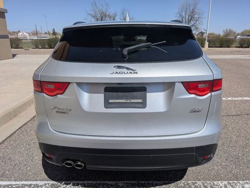 Used 2017 Jaguar F-PACE Prestige image 4