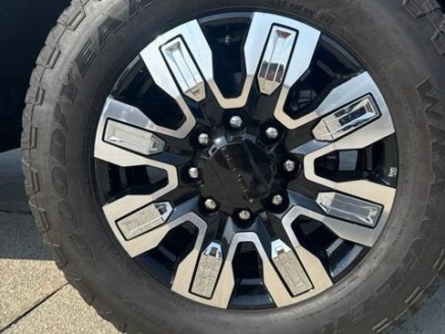 Used 2024 GMC Sierra 2500 Denali w/ Technology Package AWD/4WD image 12