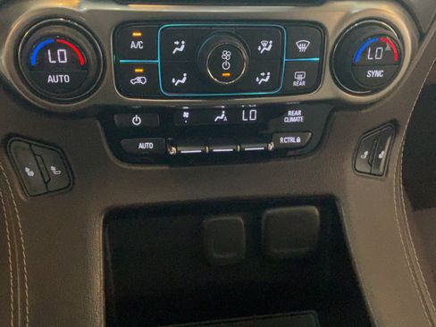 Used 2019 Chevrolet Suburban LT RWD image 15