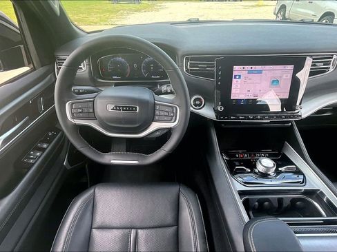 New 2025 Jeep Wagoneer L Series III w/ Premium Group I AWD/4WD image 21