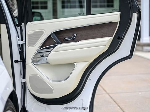 Used 2025 Land Rover Range Rover SE image 30