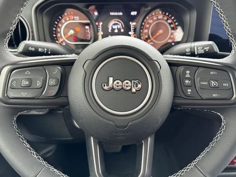 Used 2025 Jeep Gladiator Rubicon AWD/4WD image 22