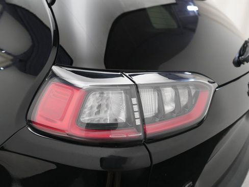 Used 2019 Jeep Cherokee Trailhawk w/ Comfort/Convenience Group image 32