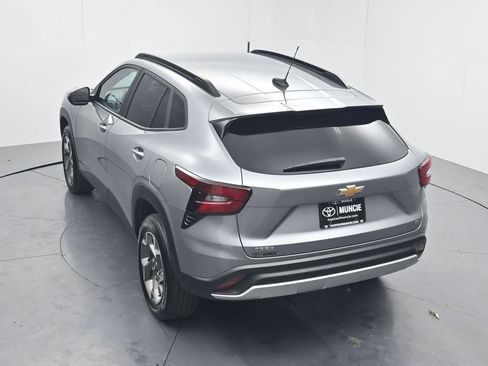 Used 2025 Chevrolet Trax LT FWD image 53
