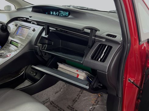 Used 2015 Toyota Prius Five FWD image 35