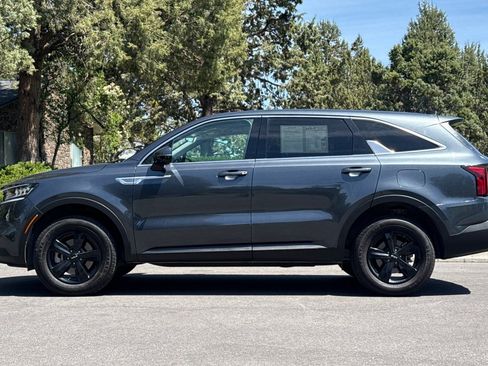 Used 2023 Kia Sorento LX AWD/4WD image 7