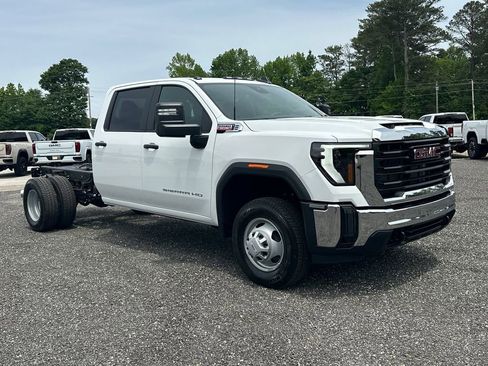 New 2026 GMC Sierra 3500 Pro w/ Convenience Package AWD/4WD image 4