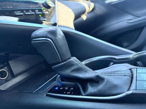 Used 2022 Toyota Camry SE image 25