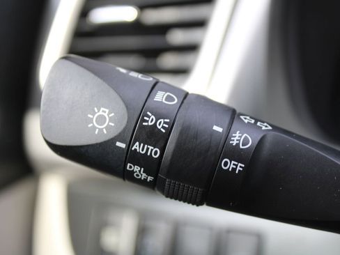 Used 2019 Toyota Highlander AWD V6 image 31