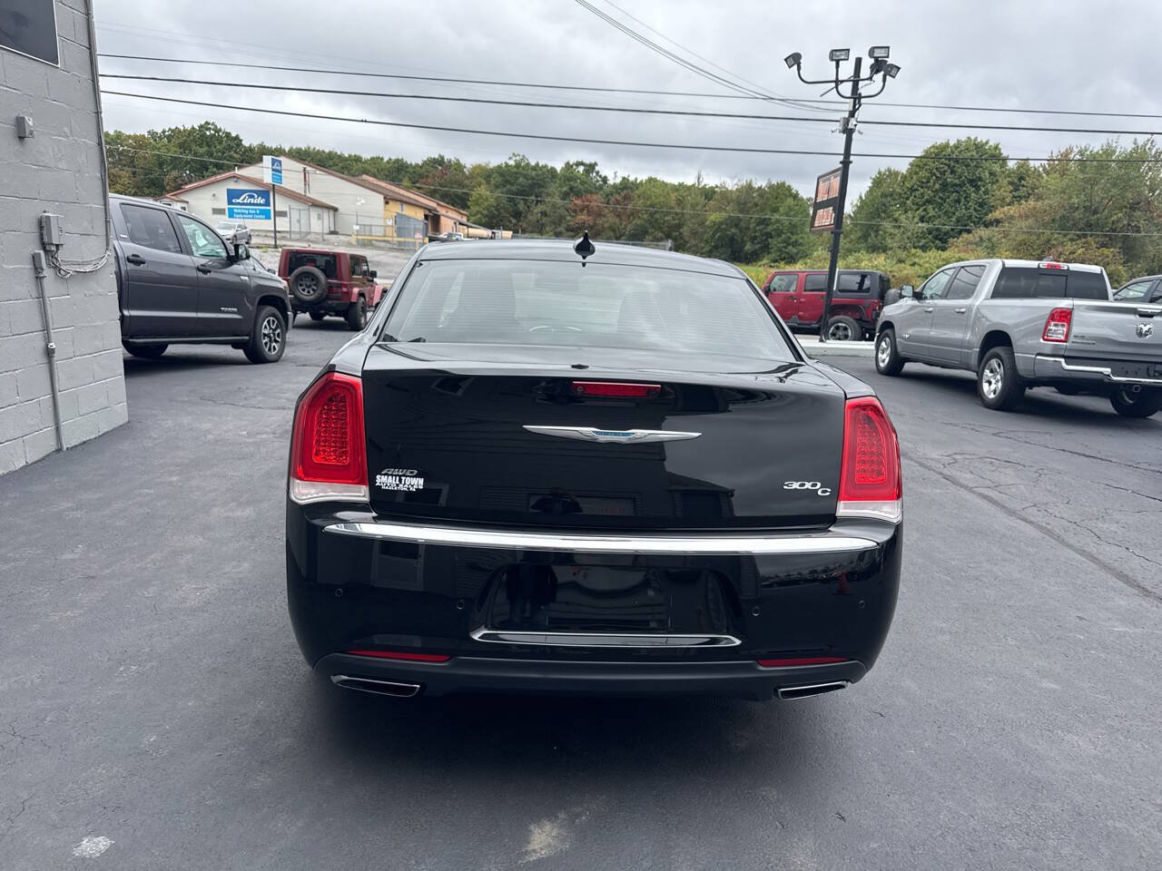Used 2017 Chrysler 300 C w/ Safetytec Plus Group AWD/4WD image 7