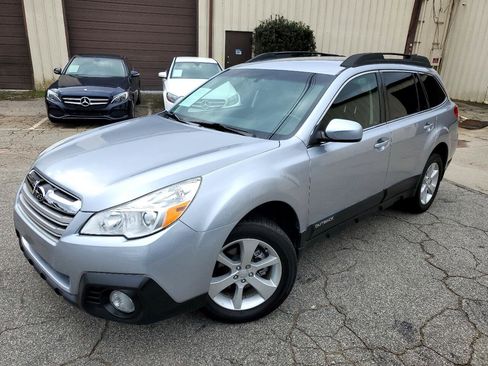 Used 2013 Subaru Outback 2.5i Premium w/ Popular Pkg 1B image 2