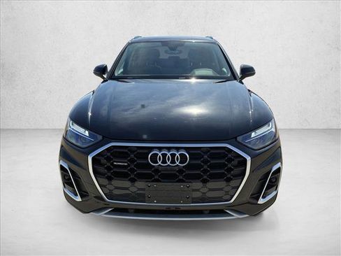 Used 2023 Audi Q5 2.0T Premium Plus w/ Premium Plus Package AWD/4WD image 2