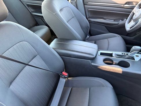 Certified 2025 Nissan Altima 2.5 SV FWD image 11