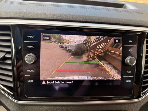 Used 2019 Volkswagen Atlas SEL Premium image 17