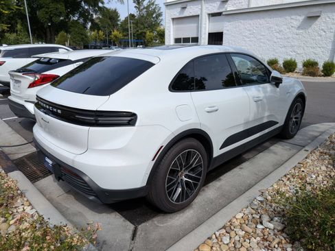 Used 2025 Porsche Macan 4 Electric AWD/4WD image 3