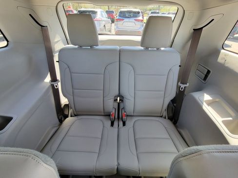 Used 2019 GMC Acadia SLT image 17