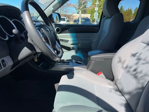 Used 2015 Toyota Tacoma w/ TRD Sport Package image 14