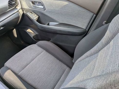 Used 2021 Nissan Rogue SV image 16