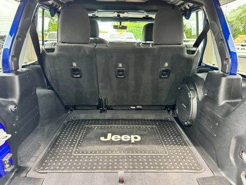 Used 2019 Jeep Wrangler Unlimited Sahara AWD/4WD image 6