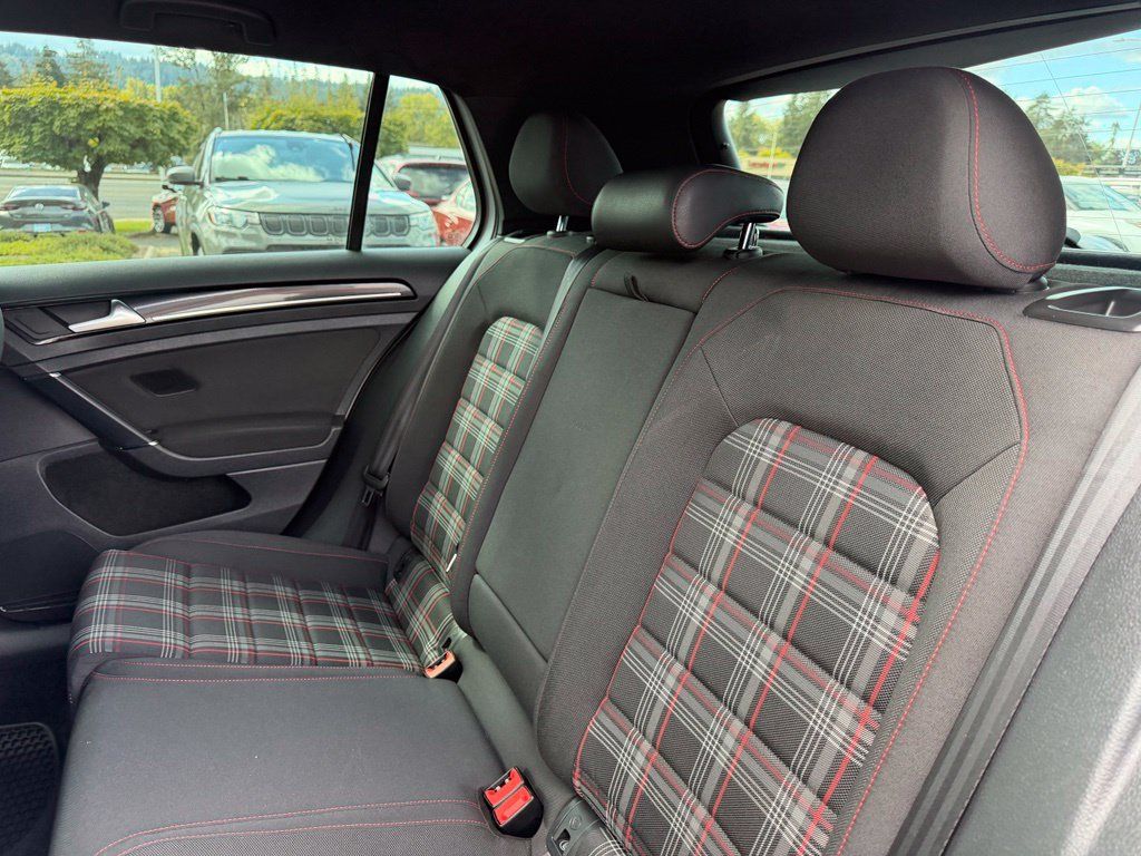 Used 2015 Volkswagen Golf 4-Door FWD image 30