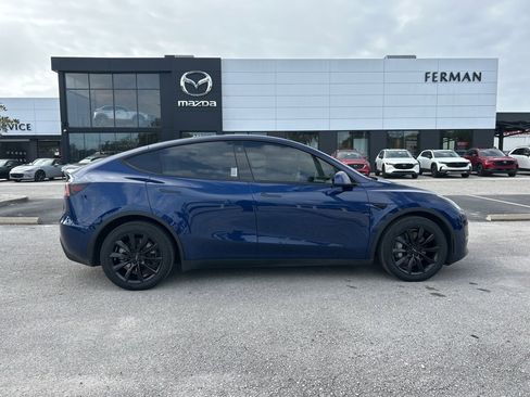 Used 2022 Tesla Model Y Long Range image 4