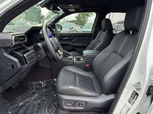 Certified 2025 Toyota 4Runner Limited AWD/4WD image 16