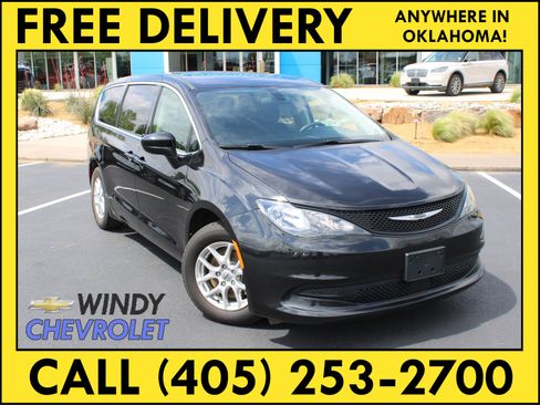 Used 2022 Chrysler Voyager LX FWD image 1