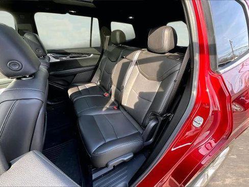 Used 2023 Cadillac XT6 Premium Luxury w/ Technology Package image 21