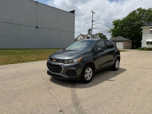 Used 2020 Chevrolet Trax LS w/ Tint and Cruise Package FWD image 3