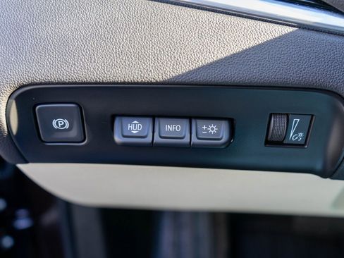 Used 2023 Buick Enclave Avenir image 21