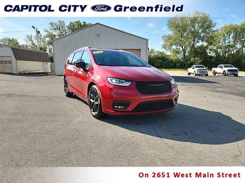 Used 2026 Chrysler Pacifica Limited w/ S Appearance Package FWD image 1