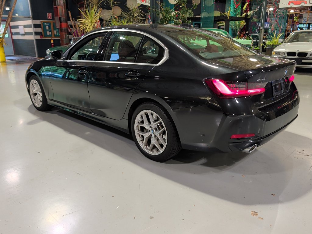 Certified 2025 BMW 330i xDrive Sedan w/ Premium Package AWD/4WD image 12