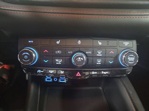 Used 2025 Dodge Durango GT AWD/4WD image 27