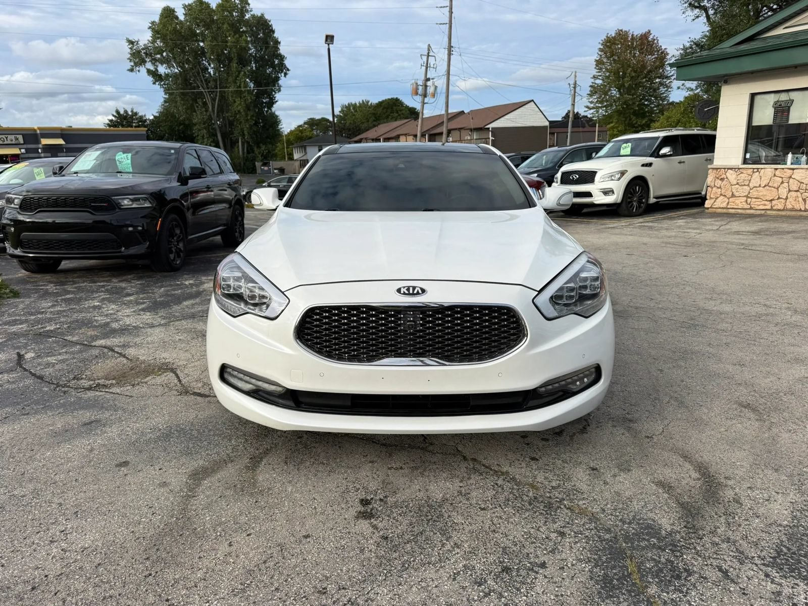 Used 2017 Kia K900 Luxury w/ VIP Plus Package RWD image 8