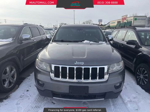 Used 2013 Jeep Grand Cherokee Limited w/ Luxury Group II image 2