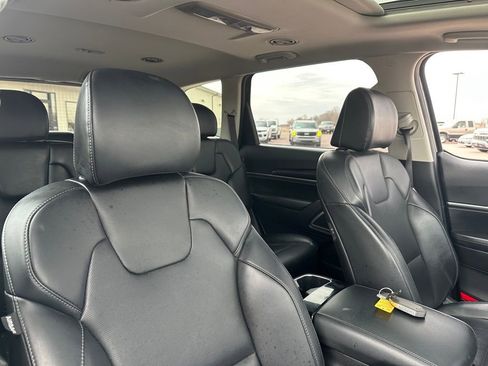 Used 2025 Kia Telluride S image 32